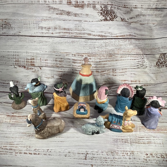 Vintage 13 Piece Native American Nativity Set - Picture 9 of 16